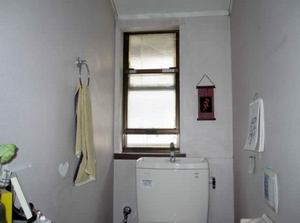 内窓施工例31（トイレ窓施工）